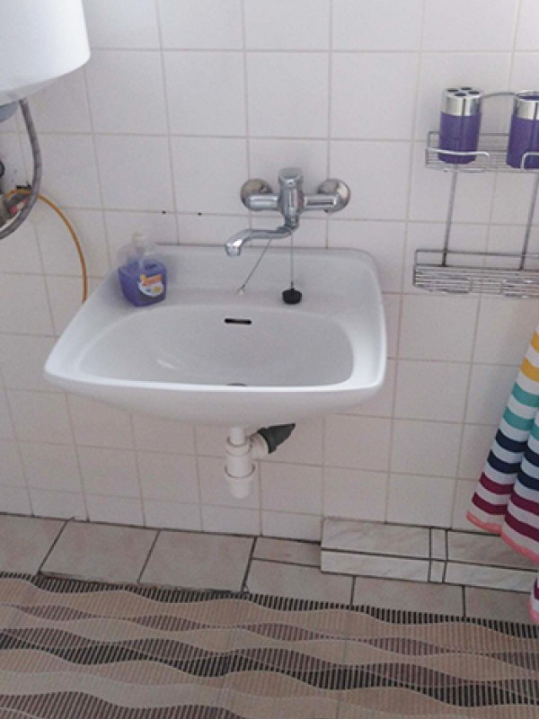 CHATA K PRONÁJMU S BAZÉNEM