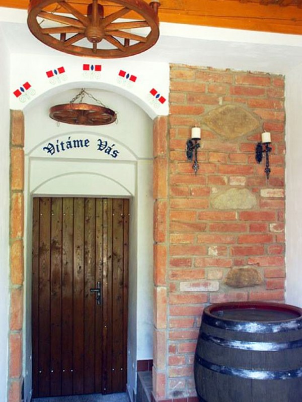 CHATA K PRONÁJMU S BAZÉNEM