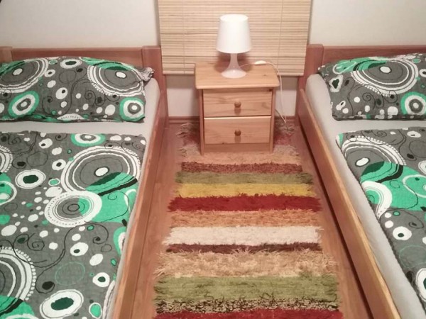 CHATA K PRONÁJMU S BAZÉNEM