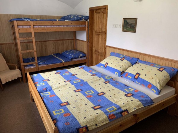 CHALUPA K PRONAJMUTÍ PRO SKUPINU