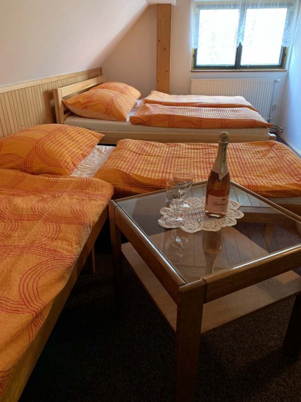 CHALUPA K PRONAJMUTÍ PRO SKUPINU