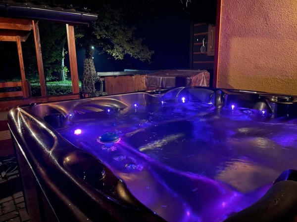 Chata CHATA SE SAUNOU A VÍŘIVKOU