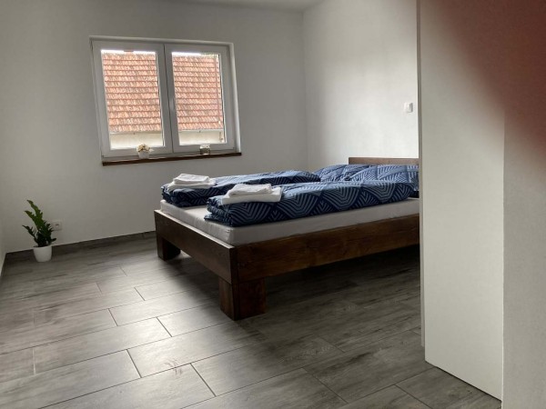 UBYTOVÁNÍ NAD SKLÍPKEM