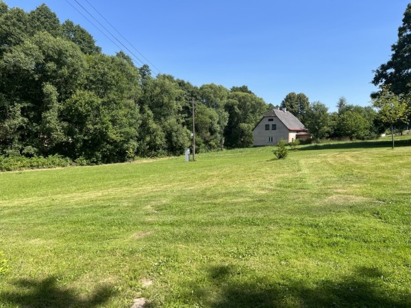 APARTMÁN SE ZAHRADOU A VELKÝM BAZÉNEM