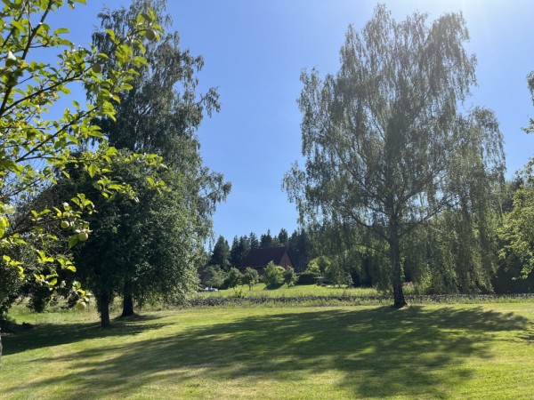 APARTMÁN SE ZAHRADOU A VELKÝM BAZÉNEM