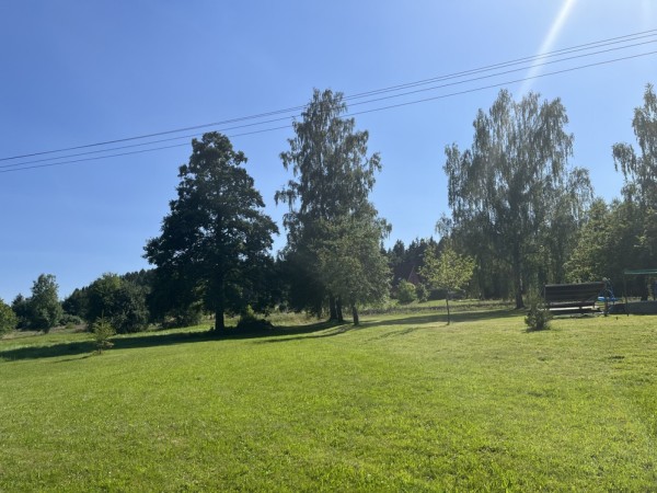 APARTMÁN SE ZAHRADOU A VELKÝM BAZÉNEM
