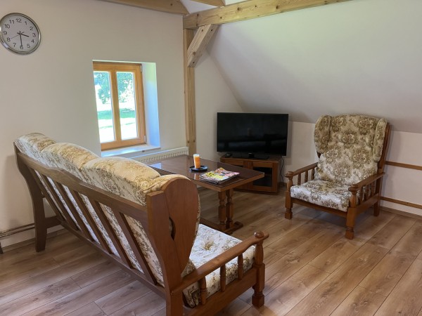 APARTMÁN SE ZAHRADOU A VELKÝM BAZÉNEM