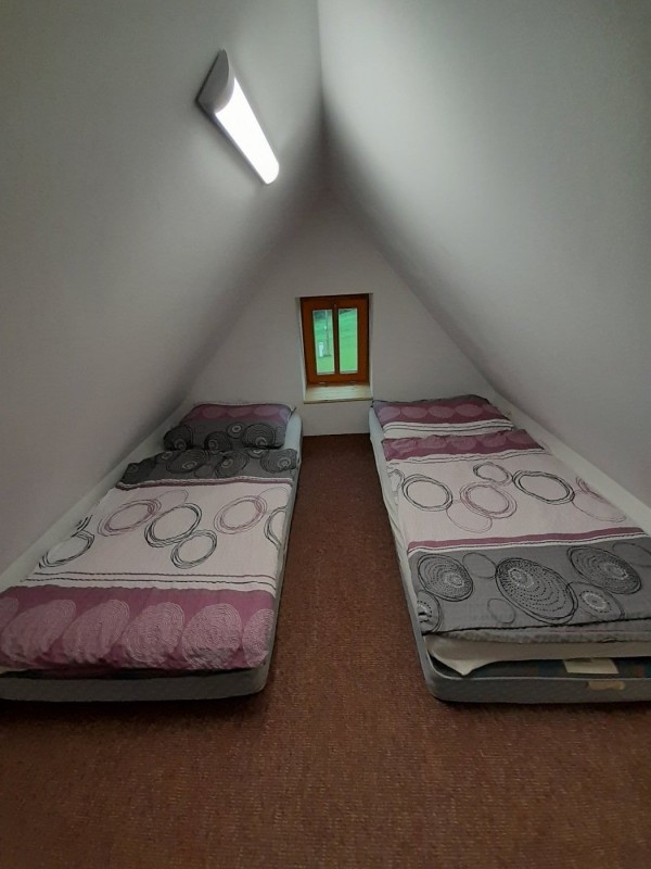 APARTMÁN SE ZAHRADOU A VELKÝM BAZÉNEM