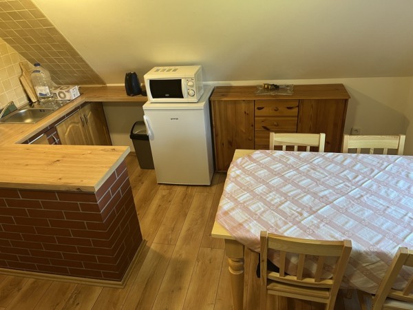APARTMÁN SE ZAHRADOU A VELKÝM BAZÉNEM