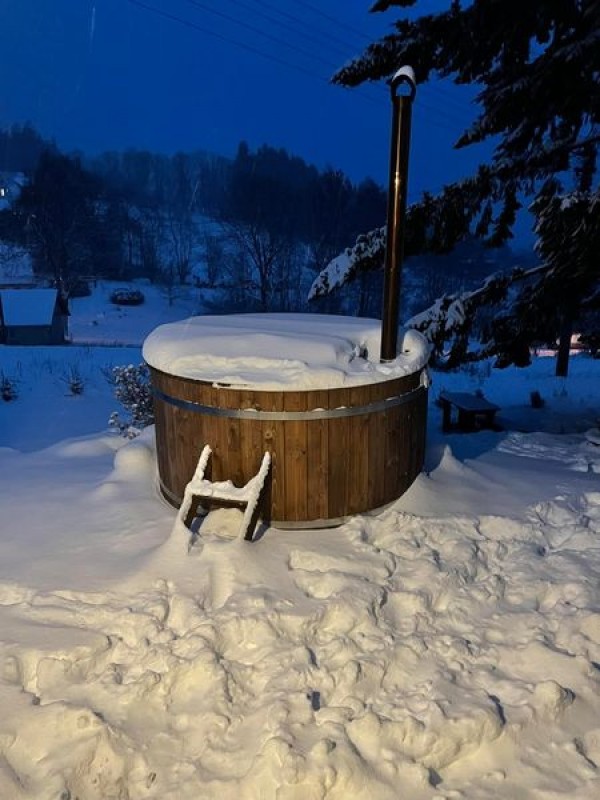 CHALUPA V KRKONOŠÍCH S KOUPACÍM SUDEM