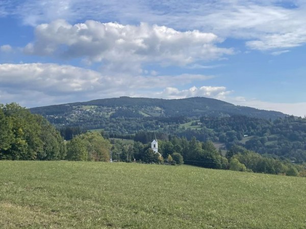 CHALUPA V KRKONOŠÍCH S KOUPACÍM SUDEM