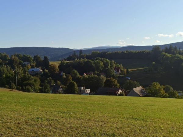 CHALUPA V KRKONOŠÍCH S KOUPACÍM SUDEM