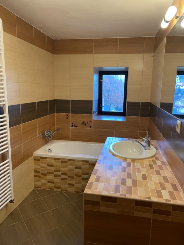 CHALUPA V KRKONOŠÍCH S KOUPACÍM SUDEM