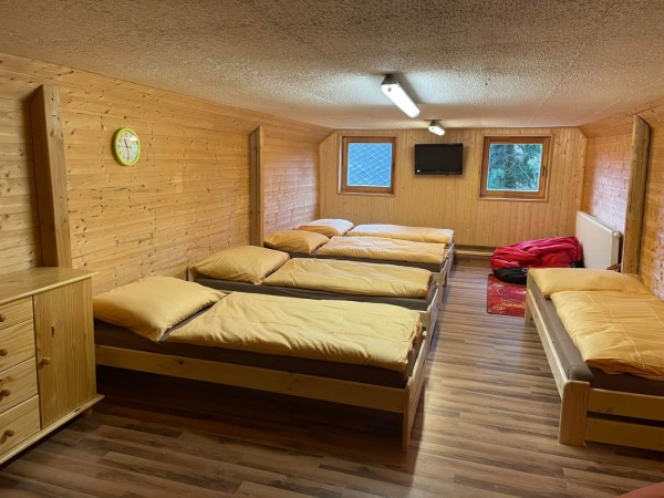 CHALUPA V KRKONOŠÍCH S KOUPACÍM SUDEM