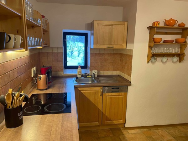 CHALUPA V KRKONOŠÍCH S KOUPACÍM SUDEM