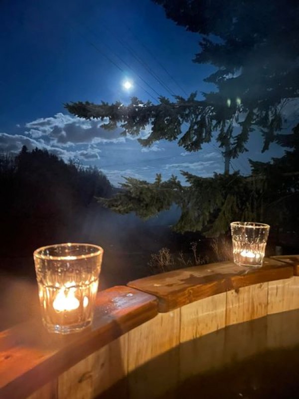 CHALUPA V KRKONOŠÍCH S KOUPACÍM SUDEM