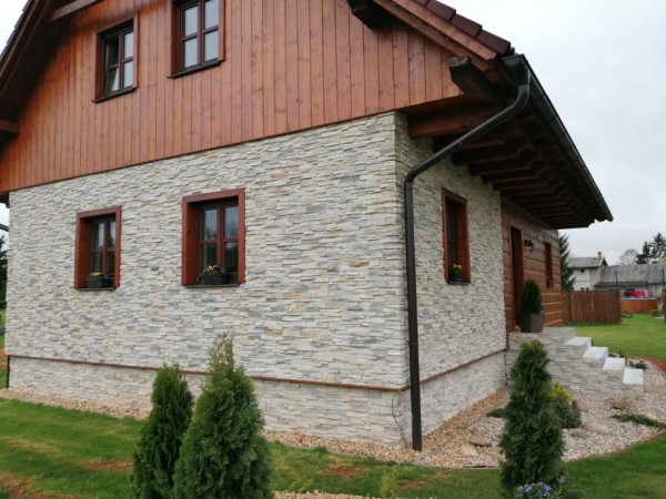 ROUBENÁ CHALUPA S BAZÉNEM A VÍŘIVKOU KRKONOŠE