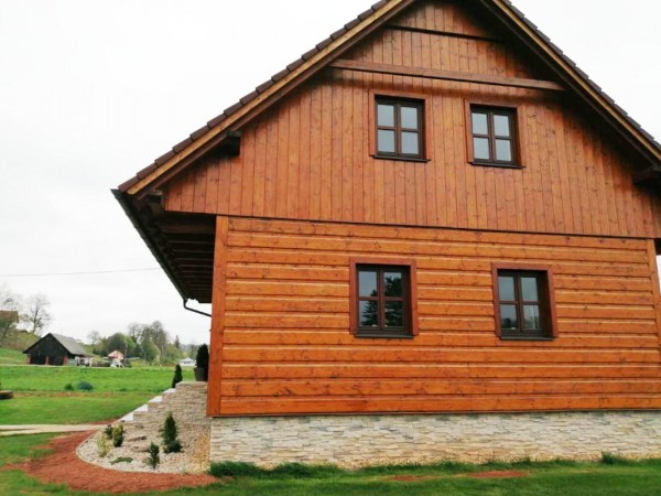 ROUBENÁ CHALUPA S BAZÉNEM A VÍŘIVKOU KRKONOŠE