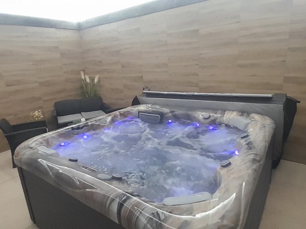 ROUBENÁ CHALUPA S BAZÉNEM A VÍŘIVKOU KRKONOŠE