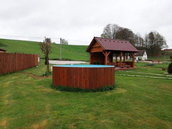 ROUBENÁ CHALUPA S BAZÉNEM A VÍŘIVKOU KRKONOŠE