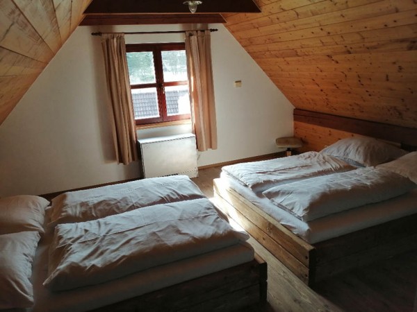 ROUBENÁ CHALUPA SE SAUNOU, BAZÉNEM A VÍŘIVKOU KRKONOŠE