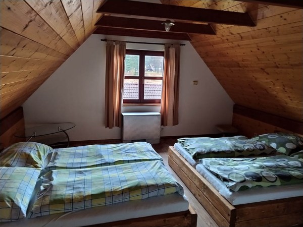 ROUBENÁ CHALUPA SE SAUNOU, BAZÉNEM A VÍŘIVKOU KRKONOŠE