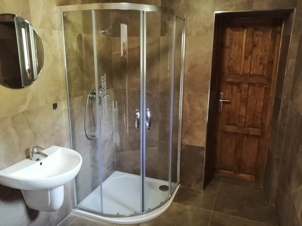 ROUBENÁ CHALUPA SE SAUNOU, BAZÉNEM A VÍŘIVKOU KRKONOŠE