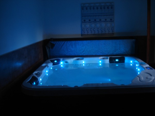 ROUBENÁ CHALUPA SE SAUNOU, BAZÉNEM A VÍŘIVKOU KRKONOŠE