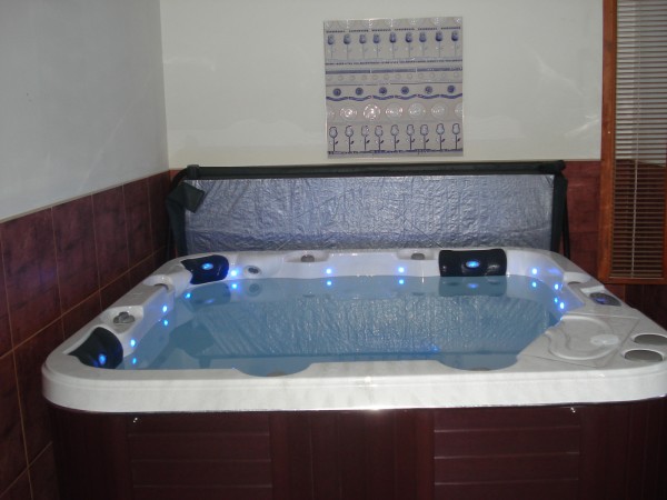 ROUBENÁ CHALUPA SE SAUNOU, BAZÉNEM A VÍŘIVKOU KRKONOŠE