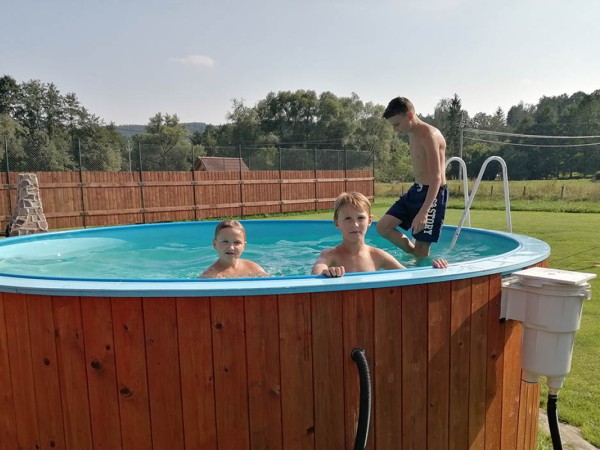 ROUBENÁ CHALUPA SE SAUNOU, BAZÉNEM A VÍŘIVKOU KRKONOŠE