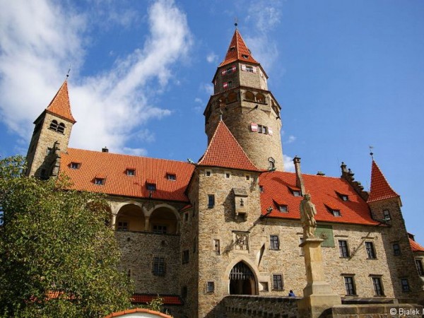 CHALUPA U LYŽAŘSKÉHO AREÁLU KOUTY NAD DESNOU