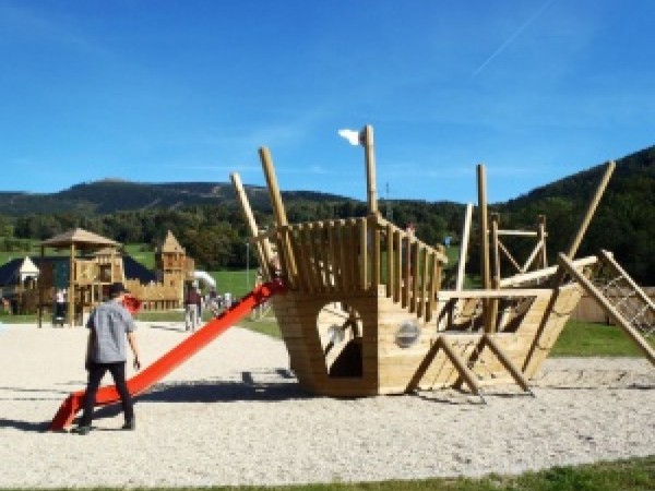 CHALUPA U LYŽAŘSKÉHO AREÁLU KOUTY NAD DESNOU