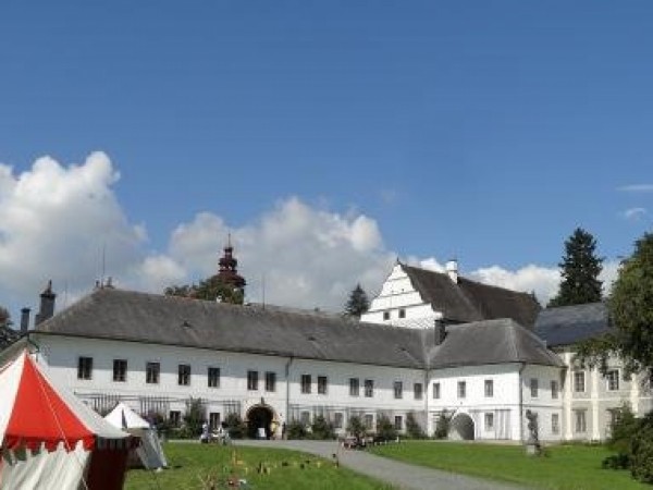 CHALUPA U LYŽAŘSKÉHO AREÁLU KOUTY NAD DESNOU