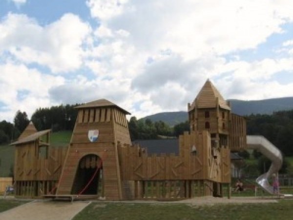 CHALUPA U LYŽAŘSKÉHO AREÁLU KOUTY NAD DESNOU