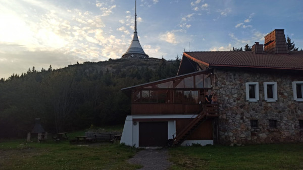 CHALUPA PRO VELKOU SKUPINU LIBEREC, JEŠTĚD
