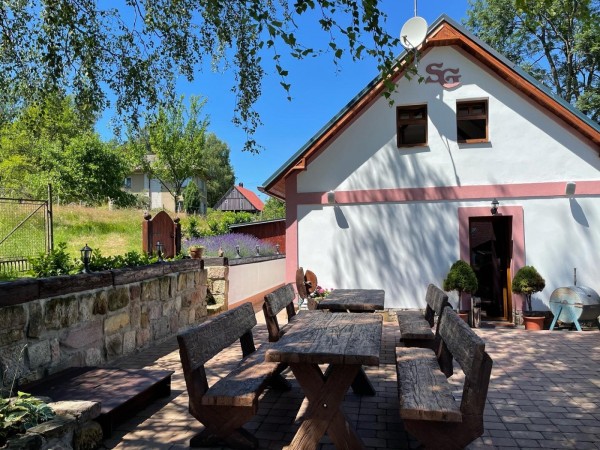 PRONÁJEM WELLNESS CHALUPY S BAZÉNEM, VÍŘIVKOU A SAUNOU