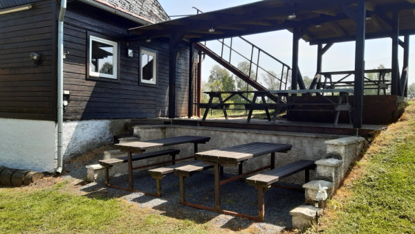 LEVNÉ UBYTOVÁNÍ U RYBNÍKA