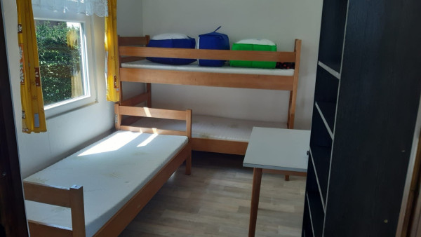 LEVNÉ UBYTOVÁNÍ U RYBNÍKA