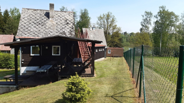 LEVNÉ UBYTOVÁNÍ U RYBNÍKA