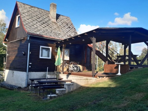 LEVNÉ UBYTOVÁNÍ U RYBNÍKA