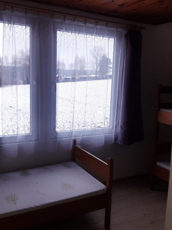 LEVNÉ UBYTOVÁNÍ U RYBNÍKA