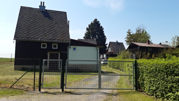 LEVNÉ CHATY U RYBNÍKA