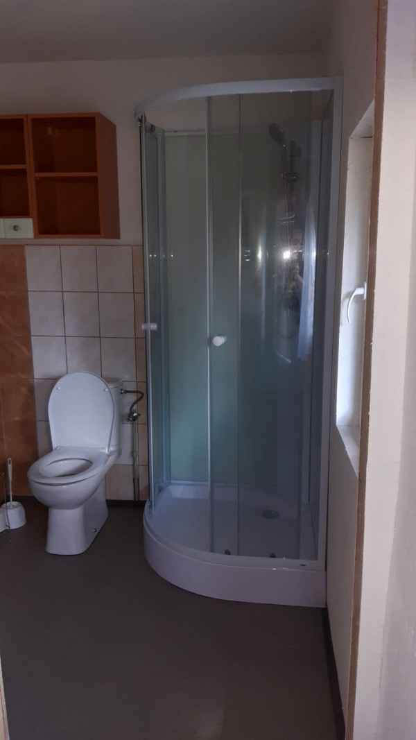 LEVNÉ CHATY U RYBNÍKA