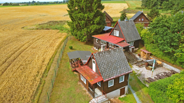 LEVNÁ CHATA U RYBNÍKA