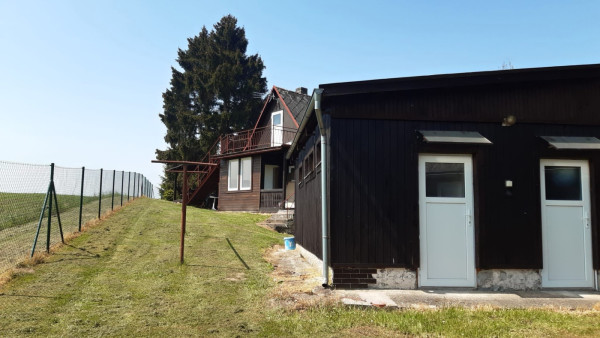 LEVNÁ CHATA U RYBNÍKA