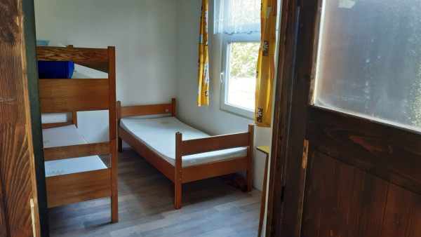 LEVNÁ CHATA U RYBNÍKA