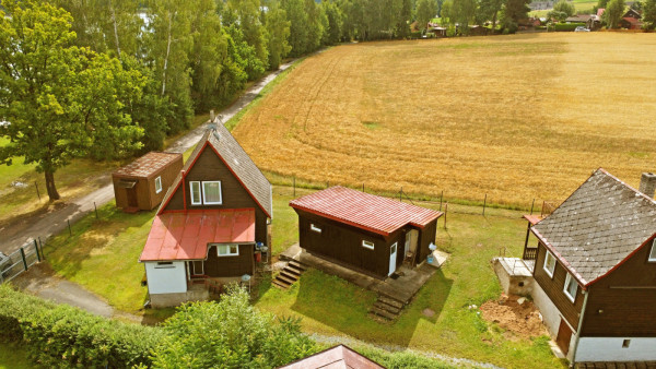 LEVNÁ CHATA U RYBNÍKA