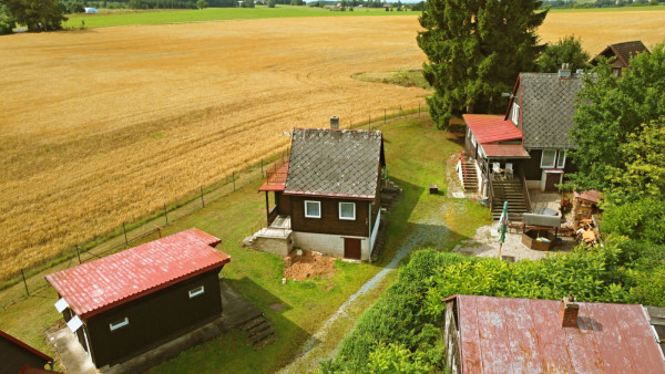 LEVNÁ CHATA U RYBNÍKA