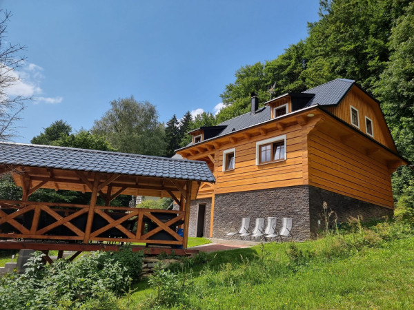 CHALUPA S INFRASAUNOU U LYŽAŘSKÉHO AREÁLU KOUTY NAD DESNOU