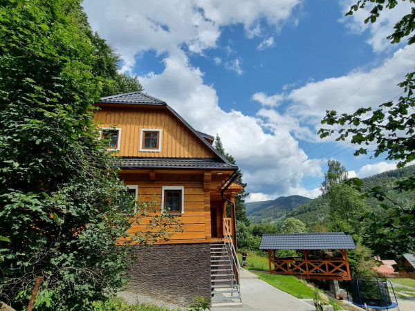 CHALUPA S INFRASAUNOU U LYŽAŘSKÉHO AREÁLU KOUTY NAD DESNOU